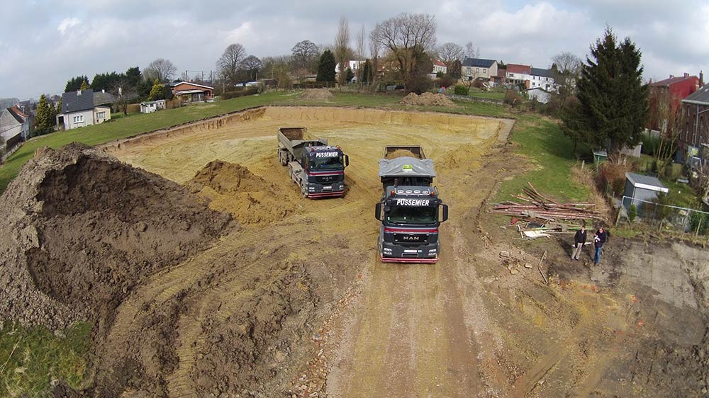 Terrassement pour la construction d'un bâtiment commercial et d'un parking